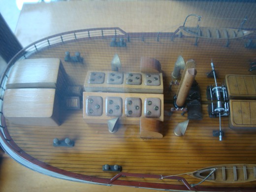 антикварная модель корабля