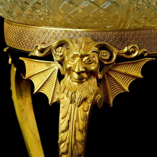 Антикварная ваза Ампир из золоченой бронзы