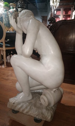 Старинная скульптура "Афродита"