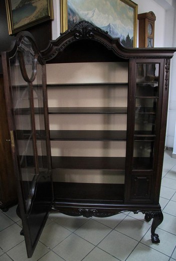 Antique cabinet in the style of Chippendale