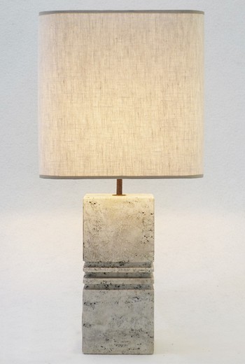 Настольная лампа из камня