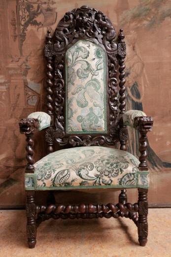 Антикварные парные кресла в стиле Ренессанс