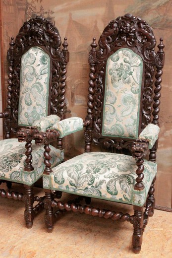 Антикварные парные кресла в стиле Ренессанс