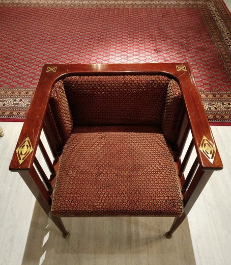 Купить антикварный сет с чайным столиком и креслами в Москве