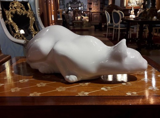 Антикварная скульптура "Кошка"