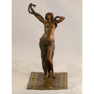 Антикварная скульптура «Танцовщица со змеей»