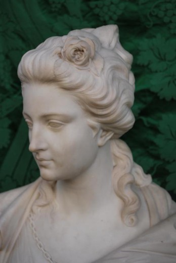 Antique bust "Lady"