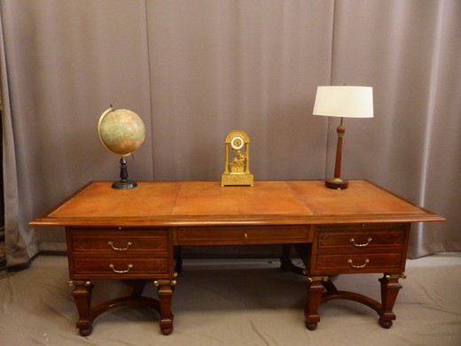 Антикварный письменный стол «Мазарини»