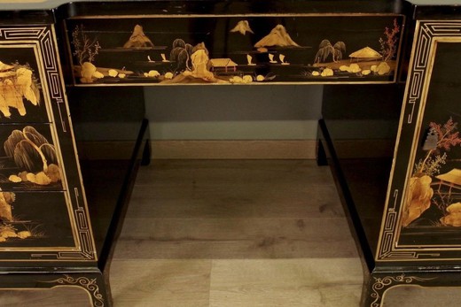 Антикварный письменный стол в азиатском стиле