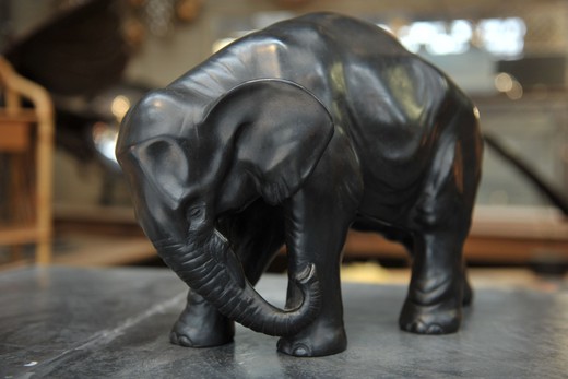 Скульптура «Слон»
