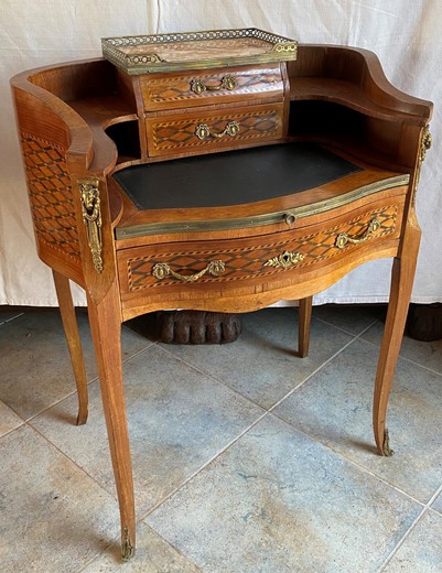 Антикварный дамский стол-бюро в стиле Людовика XV