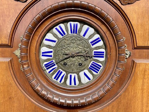 Антикварный каминный портал с часами