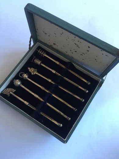 Антикварный набор серебряных венчиков для шампанского