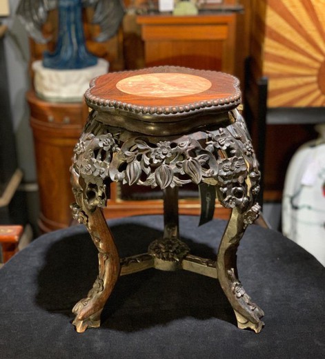 Antique pedestal in oriental style