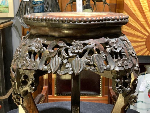 Antique pedestal in oriental style