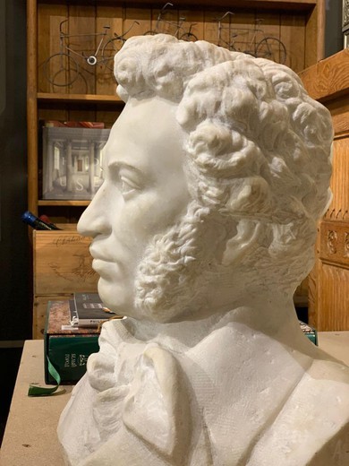 Антикварный скульптурный портрет "А.С. Пушкин"