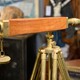 Антикварный телескоп на штативе