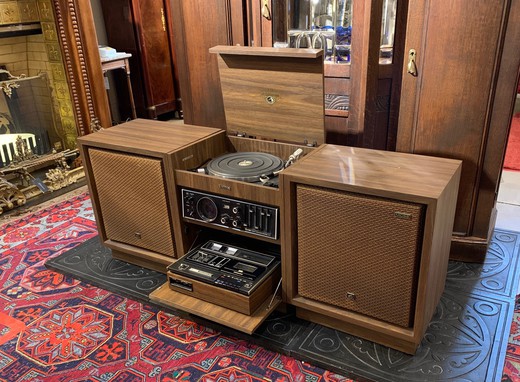 Vintage stereo system "Victor"