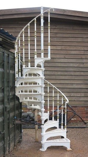 старинная лестница в викторианском стиле, лестница из металла