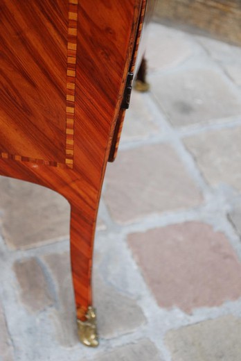 винтажная мебель в стиле людовик 15 из дерева с мрамором и бронзой
