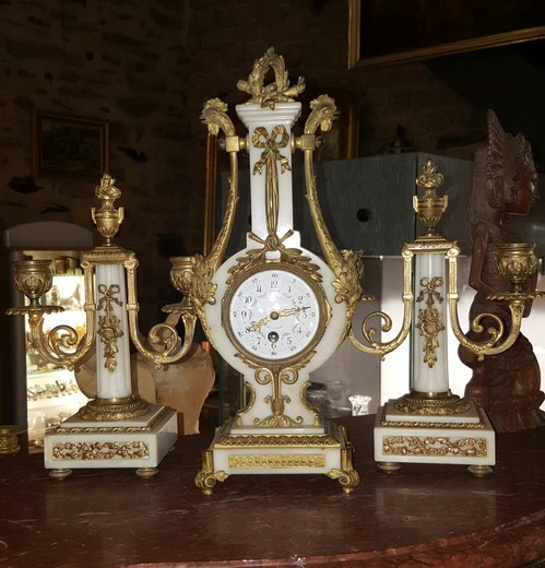 антикварный часы и парные канделябры из мрамора и бронзы в стиле ампир