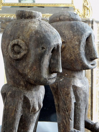 галерея старинных скульптур предметов декора и интерьера из дерева индонезия