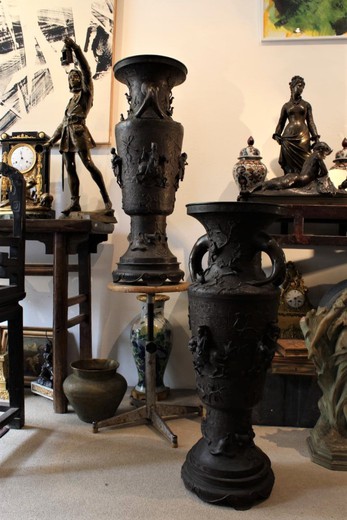 предметы интерьера и декора, предметы декора, старинные вазы, антикварные вазы, парные вазы, две антикварные вазы, антикварные вазы в восточном стиле, восточный стиль