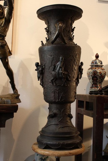 предметы XIX века, предметы интерьера и декора, предметы декора, старинные вазы, антикварные вазы, парные вазы, две антикварные вазы, антикварные вазы в восточном стиле, восточный стиль