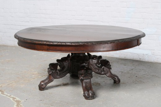антикварный круглый стол из дуба в охотничьем стиле
