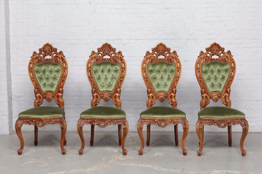 старинные стулья в стиле рококо из ореха