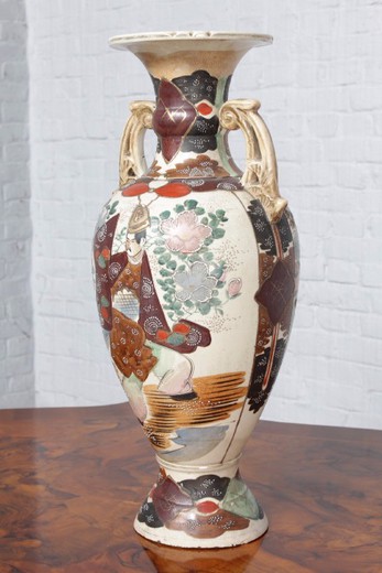 антикварные предметы декора из керамики в восточном стиле