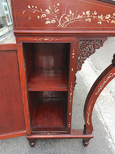 антикварная мебель из красного дерева и кости