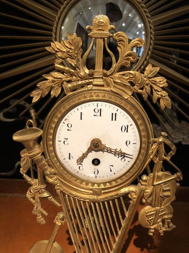 антикварные часы в стиле Людовика XVI