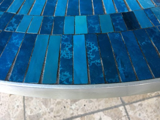 Дизайнерский стол с мозаикой