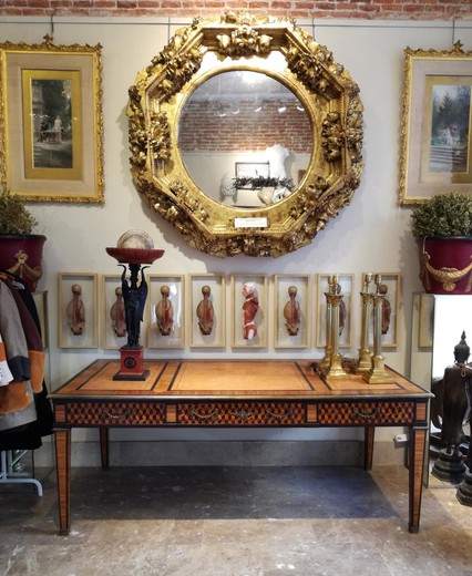 Антикварный стол в стиле Людовика XVI