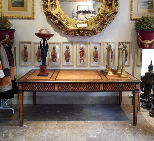Антикварный стол в стиле Людовика XVI
