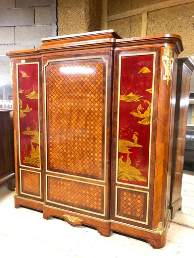 antique cabinet in wood in marquetry