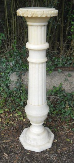 Антикварная колонна