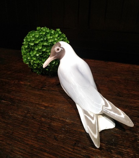 Sculpture made of porcelain "Gull"