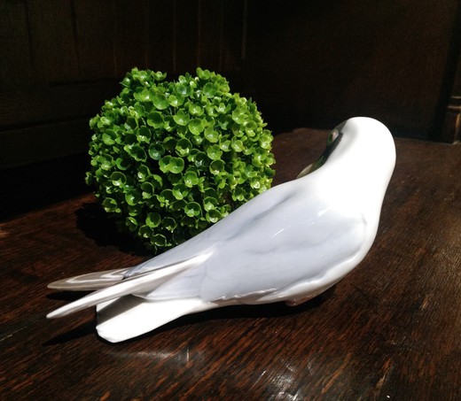 Sculpture made of porcelain "Gull"