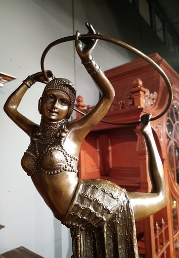 Bronze sculpture « Dancer with a hoop »
