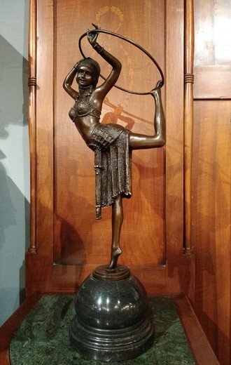 Bronze sculpture « Dancer with a hoop »