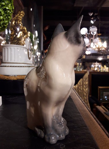 Антикварная скульптура "Сиамская кошка"