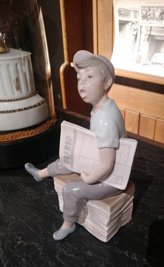 Sculpture "The Newsboy"