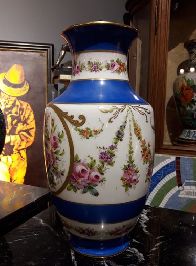 Антикварная ваза из фарфора