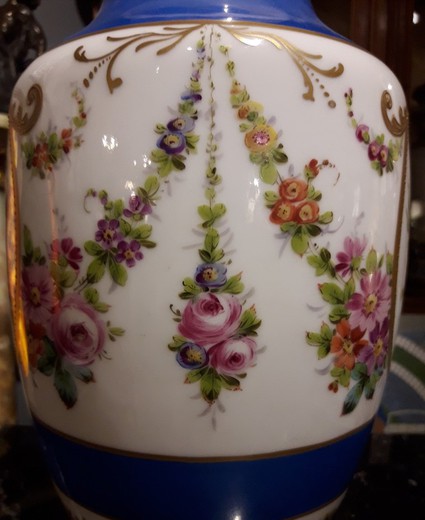 Антикварная ваза из фарфора