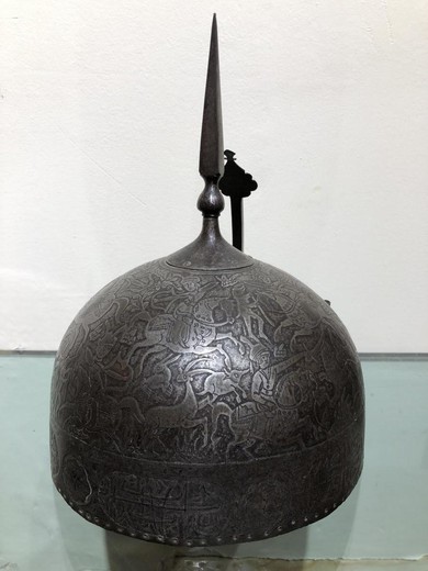 Антикварный военный шлем