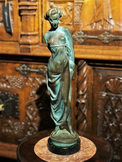 Антикварная скульптура «Леди»