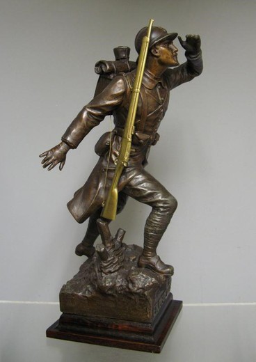 Антикварная скульптура "Солдат Первой мировой"