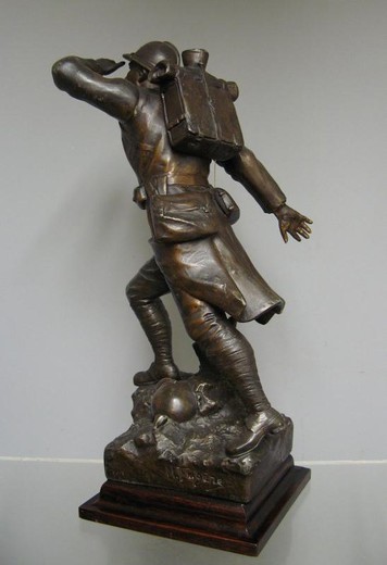 Антикварная скульптура "Солдат Первой мировой"